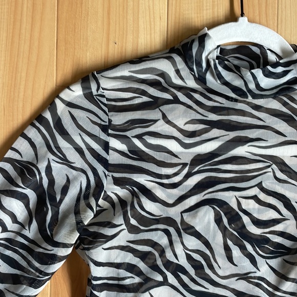 zebra pattern top - Picture 2 of 4